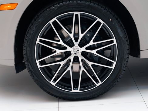 Certified 2026 Porsche Macan AWD/4WD image 12