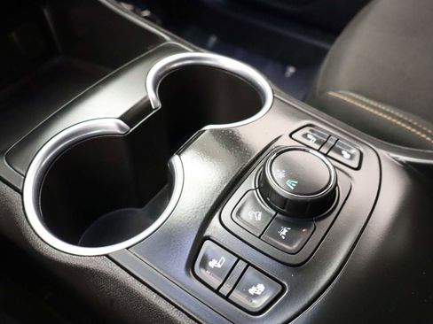 Used 2020 GMC Terrain SLE w/ Driver Convenience Package image 9