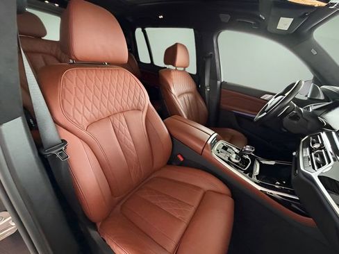 Used 2021 BMW X7 M50i w/ Dynamic Handling Package image 49