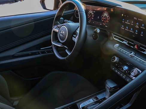 Used 2023 Hyundai Elantra SEL w/ Convenience Package image 24