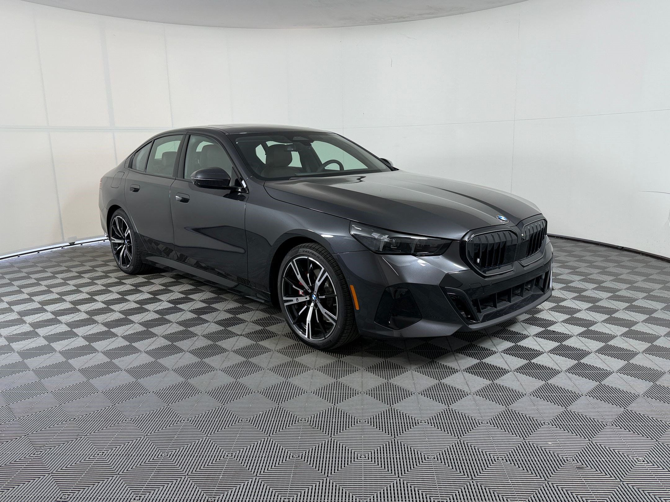 Used 2027 BMW 530i w/ M Sport Package RWD image 7