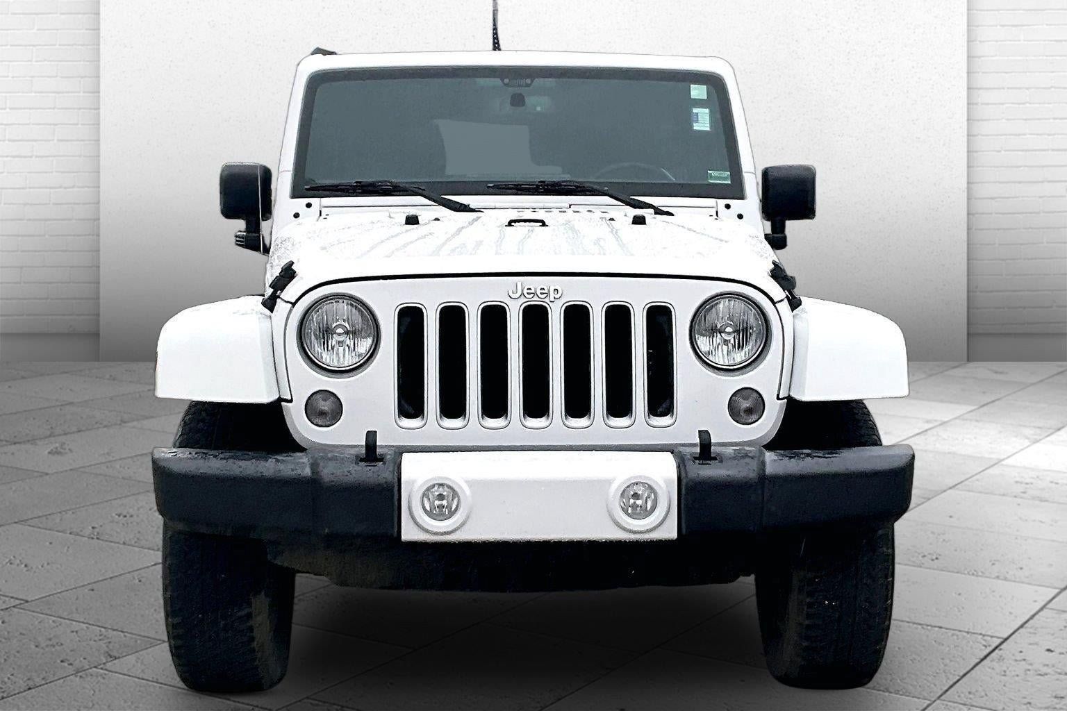 Used 2016 Jeep Wrangler Unlimited Sahara w/ Connectivity Group AWD/4WD image 2