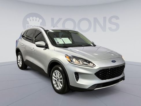 Used 2020 Ford Escape SE image 18