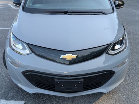 Used 2019 Chevrolet Bolt Premier w/ Infotainment Package FWD image 12