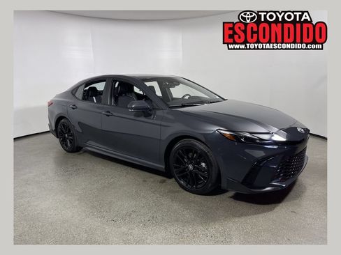 Certified 2025 Toyota Camry SE FWD image 1