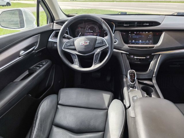 Used 2017 Cadillac XT5 Premium Luxury FWD image 6