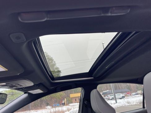 Used 2025 Toyota Camry SE image 15