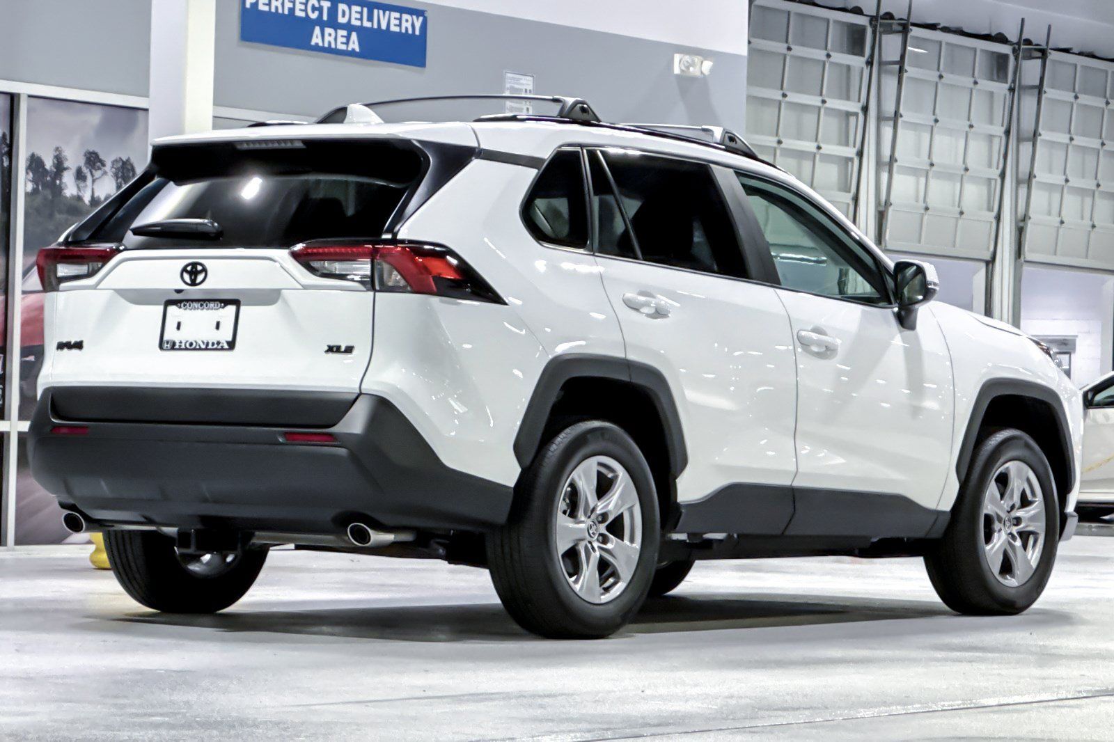 Used 2025 Toyota RAV4 XLE FWD image 9