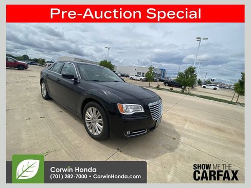 Used 2013 Chrysler 300 AWD w/ Driver Convenience Group image 1
