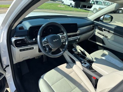 Used 2025 Kia Telluride SX w/ SX Captain's Chair Package FWD image 25