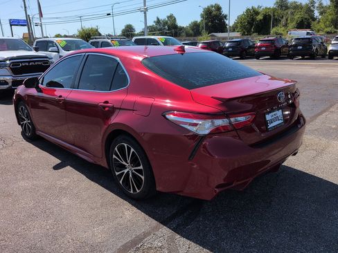 Used 2020 Toyota Camry SE FWD image 5