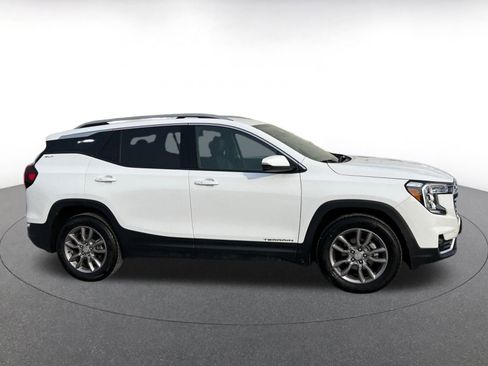 Used 2024 GMC Terrain SLT image 15