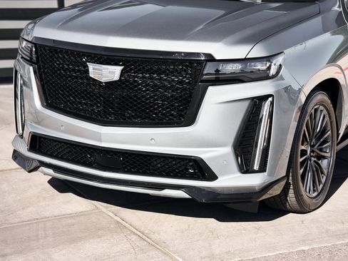 Used 2023 Cadillac Escalade V w/ LPO, ONYX Package image 6