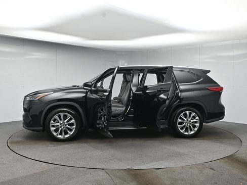 Used 2022 Toyota Highlander Limited image 52