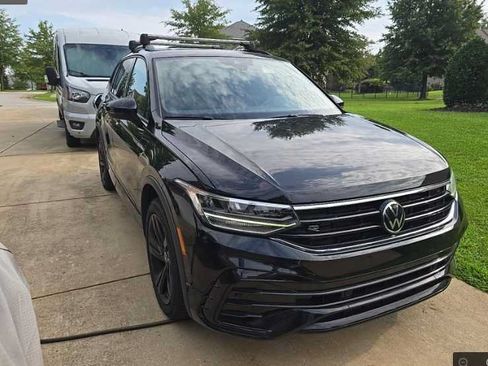 Used 2023 Volkswagen Tiguan SE R-Line FWD image 1
