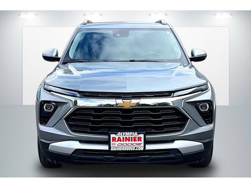Used 2025 Chevrolet TrailBlazer LT FWD image 3
