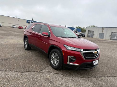 Used 2023 Chevrolet Traverse LT AWD/4WD image 2