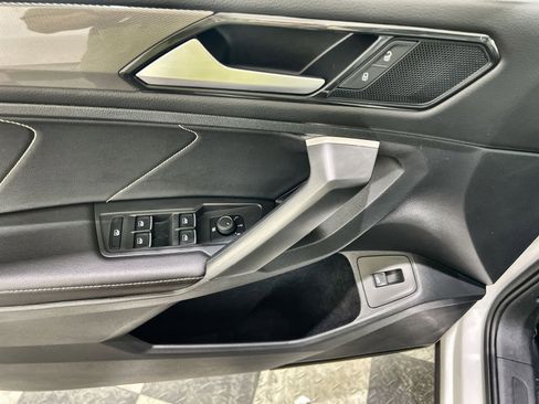 Used 2024 Volkswagen Tiguan SE image 34