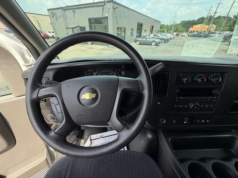 Used 2014 Chevrolet Express 2500 Extended RWD image 6