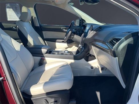 Used 2022 Ford Edge Titanium image 15