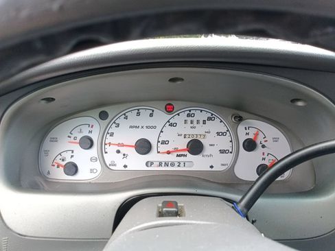Used 2002 Ford Explorer Sport Trac 2WD image 8
