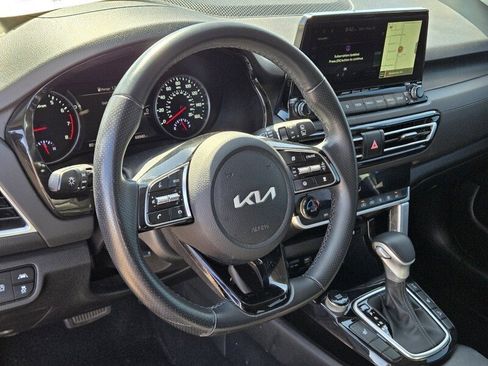 Certified 2023 Kia Seltos SX w/ SX Sunroof Package AWD/4WD image 19