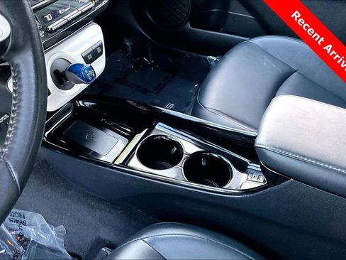 Certified 2017 Toyota Prius Four Touring w/ Premium Convenience Package image 18