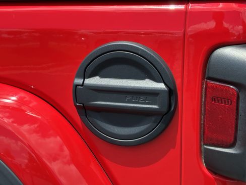 Used 2018 Jeep Wrangler Unlimited Sahara w/ Cold Weather Group AWD/4WD image 11