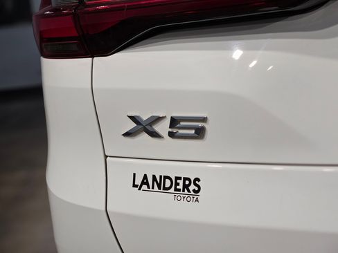 Used 2022 BMW X5 xDrive40i w/ Premium Package image 39