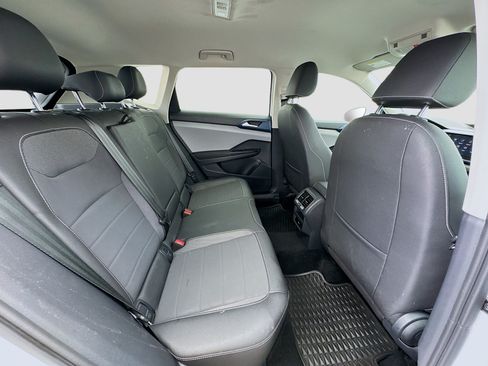 Used 2024 Volkswagen Taos SE FWD image 18