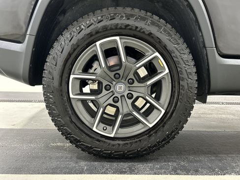 Used 2025 Rivian R1T Adventure AWD/4WD image 12
