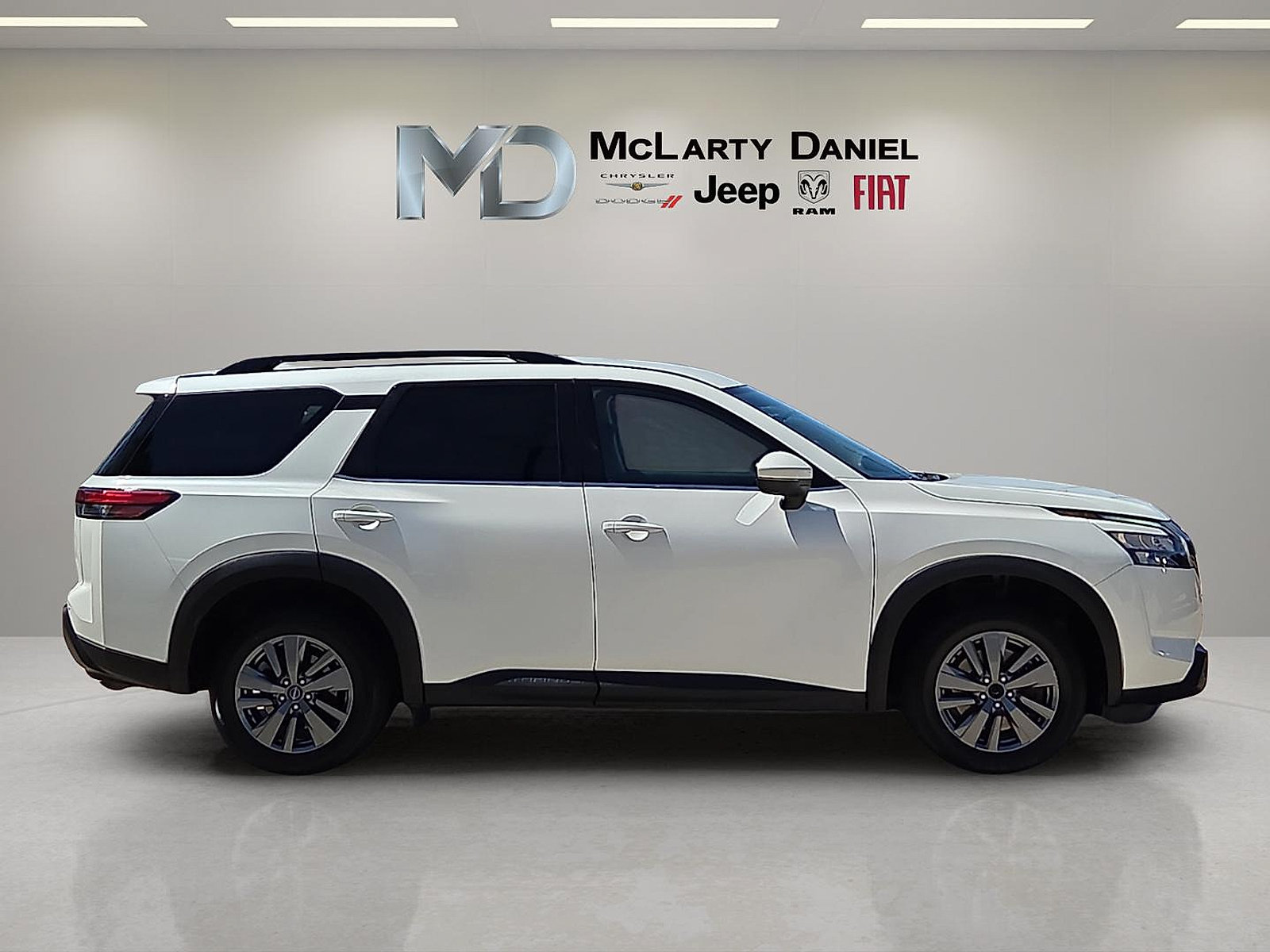 Used 2024 Nissan Pathfinder SV FWD image 6