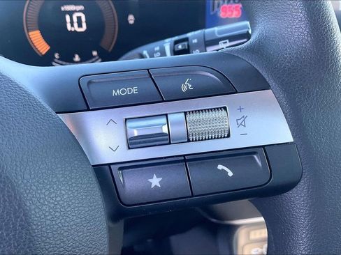 Used 2024 Hyundai Kona SE FWD image 14