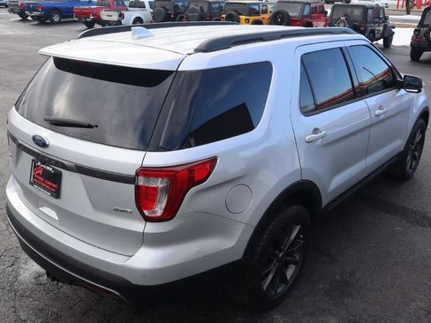 Used 2017 Ford Explorer XLT w/ Equipment Group 202A image 14