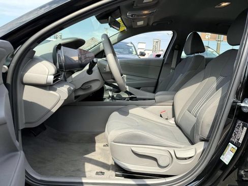 Certified 2023 Hyundai Elantra SEL w/ Convenience Package FWD image 9