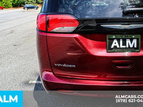 Used 2023 Chrysler Voyager LX FWD image 12
