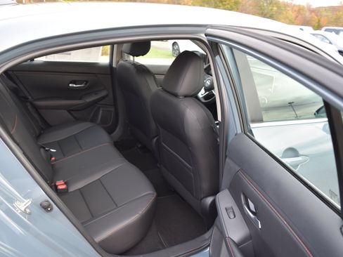 Used 2025 Nissan Sentra SR w/ SR Premium Package FWD image 7