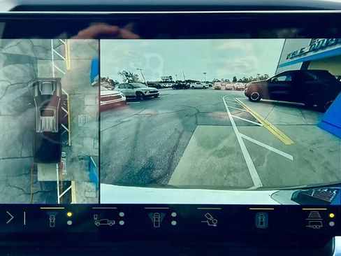 Used 2025 Chevrolet Silverado 2500 LTZ w/ LTZ Convenience Package image 16