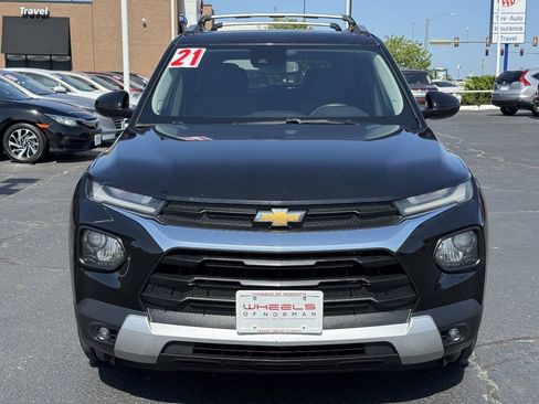 Used 2021 Chevrolet TrailBlazer LT w/ Convenience Package FWD image 2