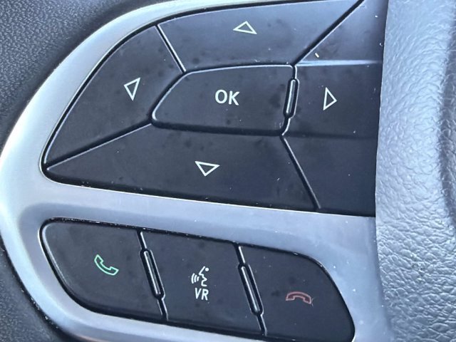 Used 2024 Chrysler Pacifica Touring-L FWD image 22