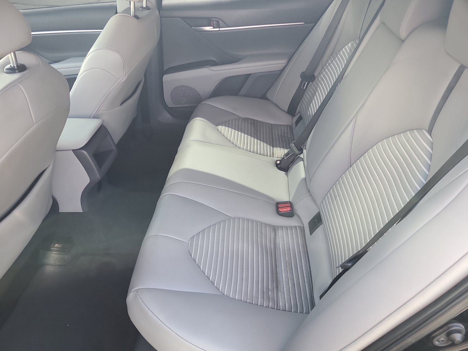 Used 2024 Toyota Camry SE FWD image 17
