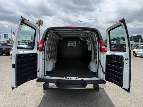 Used 2024 Chevrolet Express 2500 w/ Driver Convenience Package RWD image 16