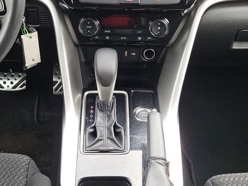 Used 2024 Mitsubishi Eclipse Cross ES image 19