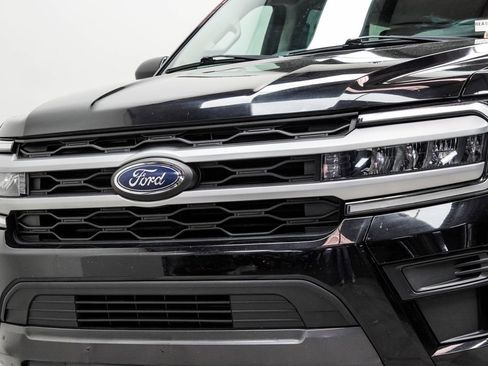 Used 2024 Ford Expedition XLT AWD/4WD image 2