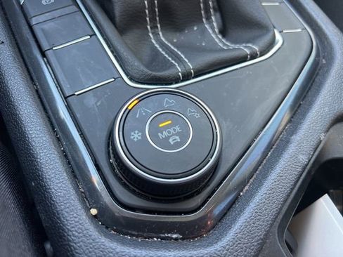 Used 2023 Volkswagen Tiguan SE w/ Panoramic Sunroof Package image 14