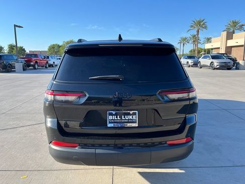 Used 2023 Jeep Grand Cherokee L Laredo RWD image 8