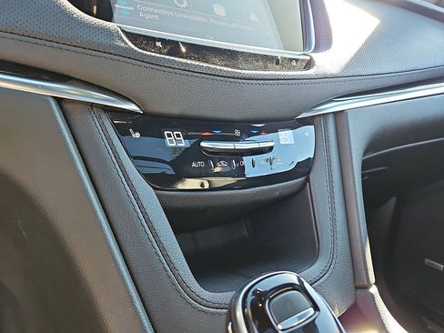 Used 2025 Cadillac XT5 Premium Luxury image 19