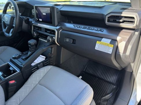 Certified 2025 Toyota Tacoma SR5 AWD/4WD image 13