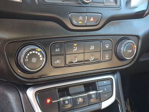 Used 2024 GMC Terrain SLE AWD/4WD image 15