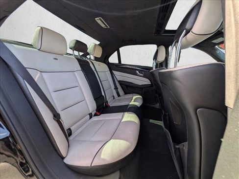 Used 2013 Mercedes-Benz E 550 4MATIC Sedan image 21